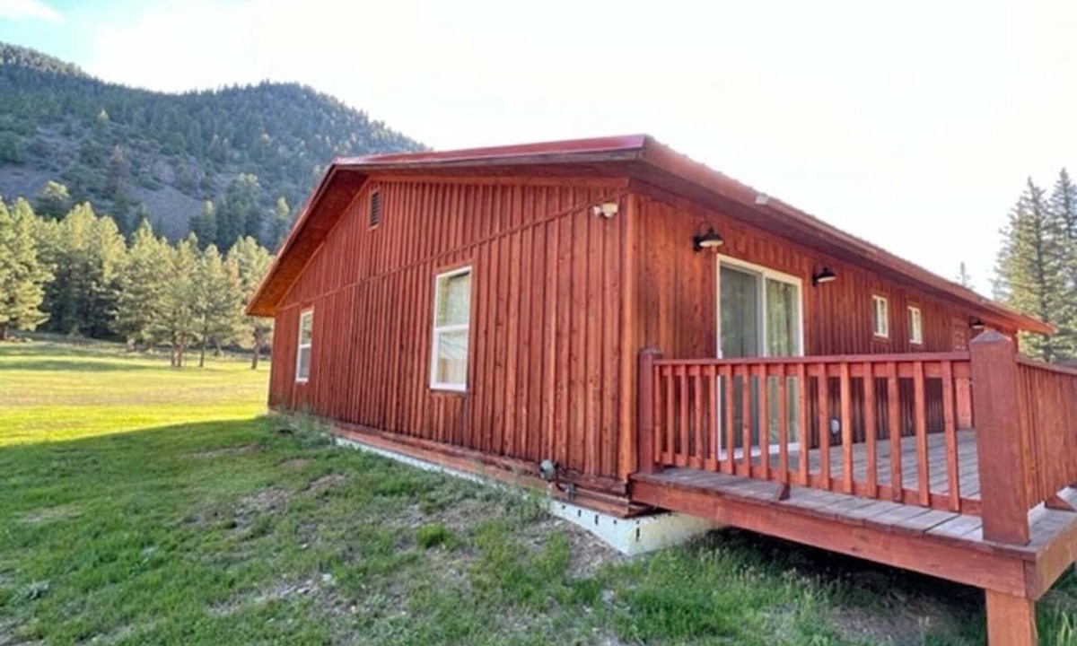 Capulin House | AIYM Camp Riverfront Family Cabin-Alamosa Canyon, CO!