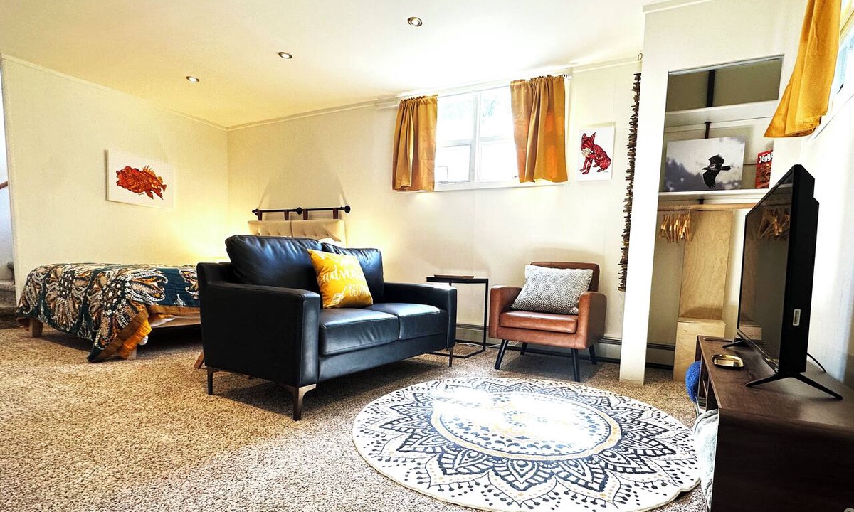 North Star Apartment | AK Artist Retreat: Scenic Trails & Tourist Spots