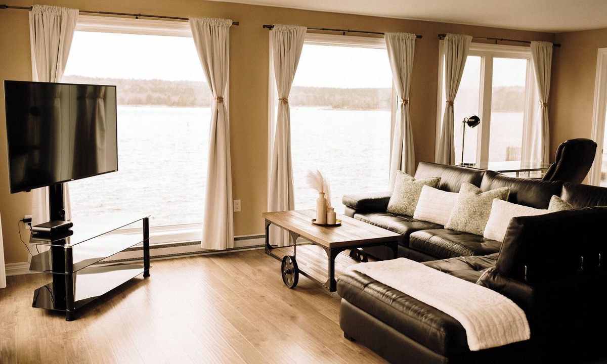 Shelburne House | Albert's