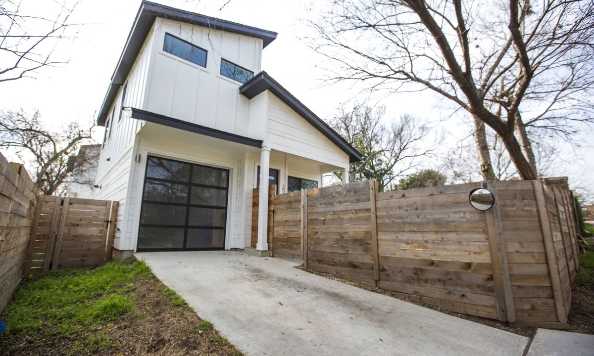 Blackshear-Prospect Hill House | Amazing location! Modern 2BR house in downtown E. Austin.