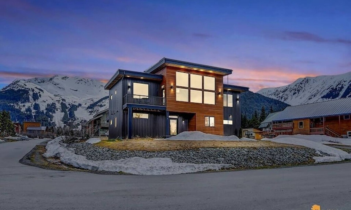 Alyeska House | Amazing Modern Home - Stunning Views, Near Ski Area
