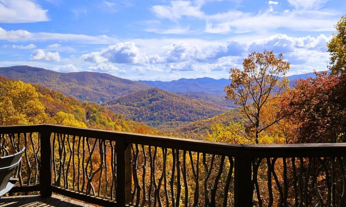 Laurel Ridge Cabin | Amazing Mountain Views Black Mountain Asheville Cabin