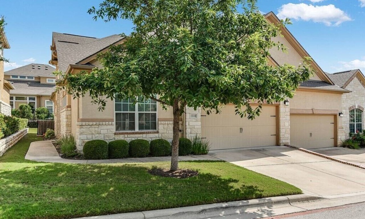 Lakeway Condo | Amazing upscale beautiful home near Lake Travis and panoramic hill country view.