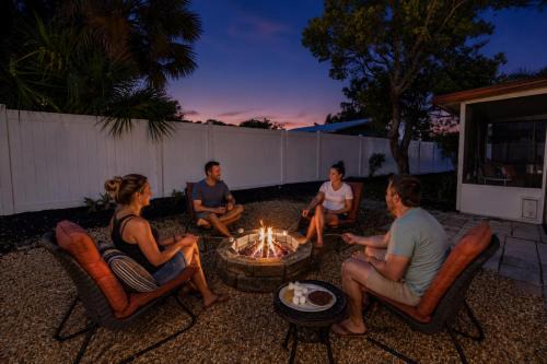 Jensen Beach House | Ambers Jensen Beachhouse with Hot Tub