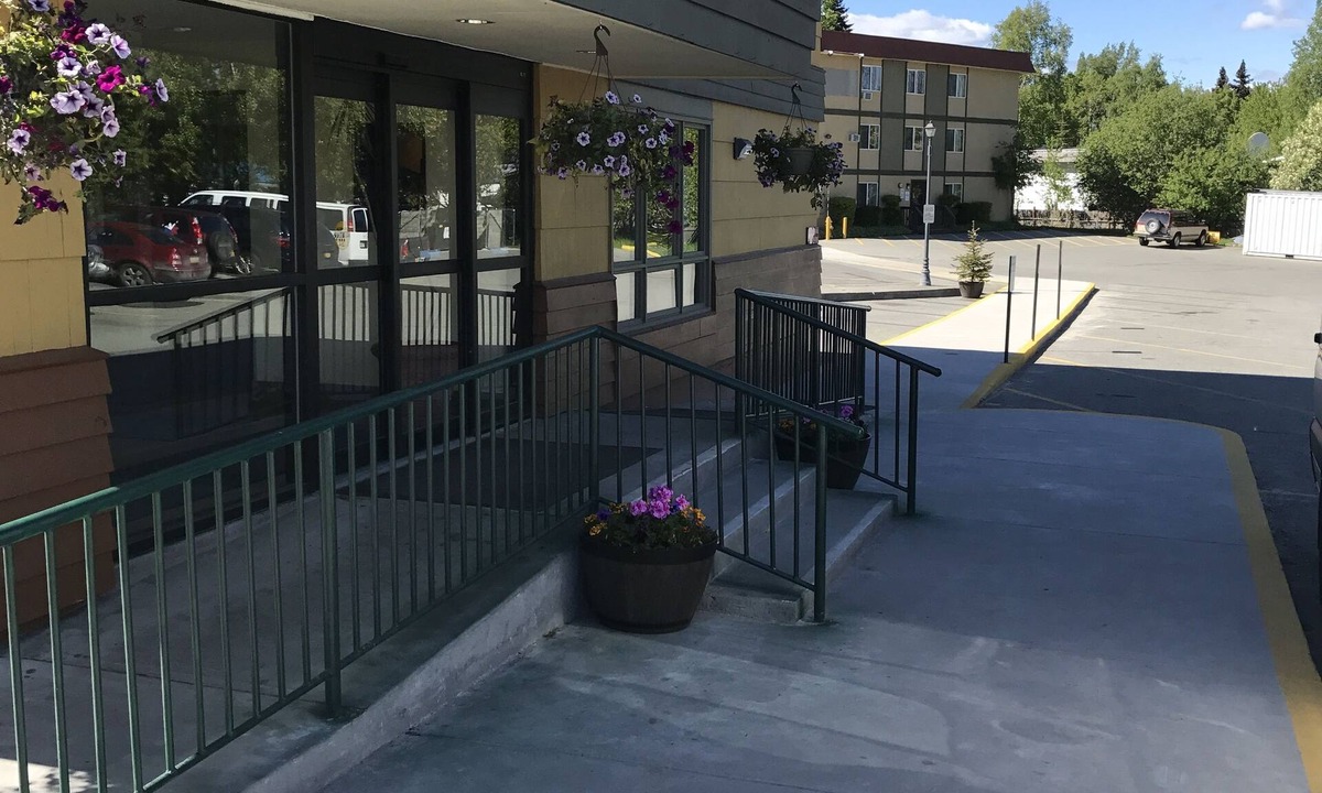 Turnagain Hotel | Americas Best Value Inn & Suites Anchorage Airport