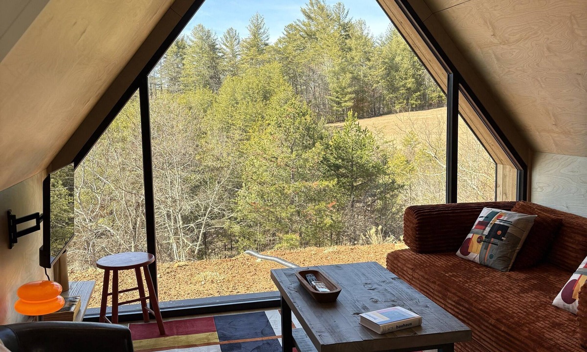 Weaverville Cabin | Amish built A-frame , modern comforts, 20 minutes from Asheville