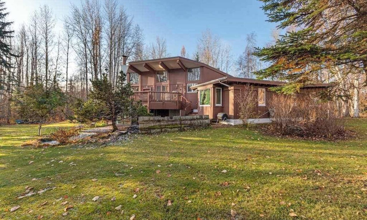 University Area Apartment | Anchorage Escape | 3-Acre Oasis | Stream Side