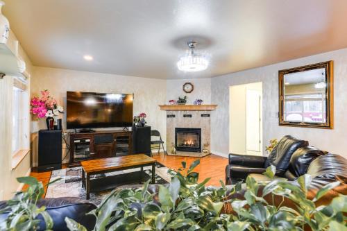 Bayshore - Klatt House | Anchorage Home ~ 8 Mi to Downtown!