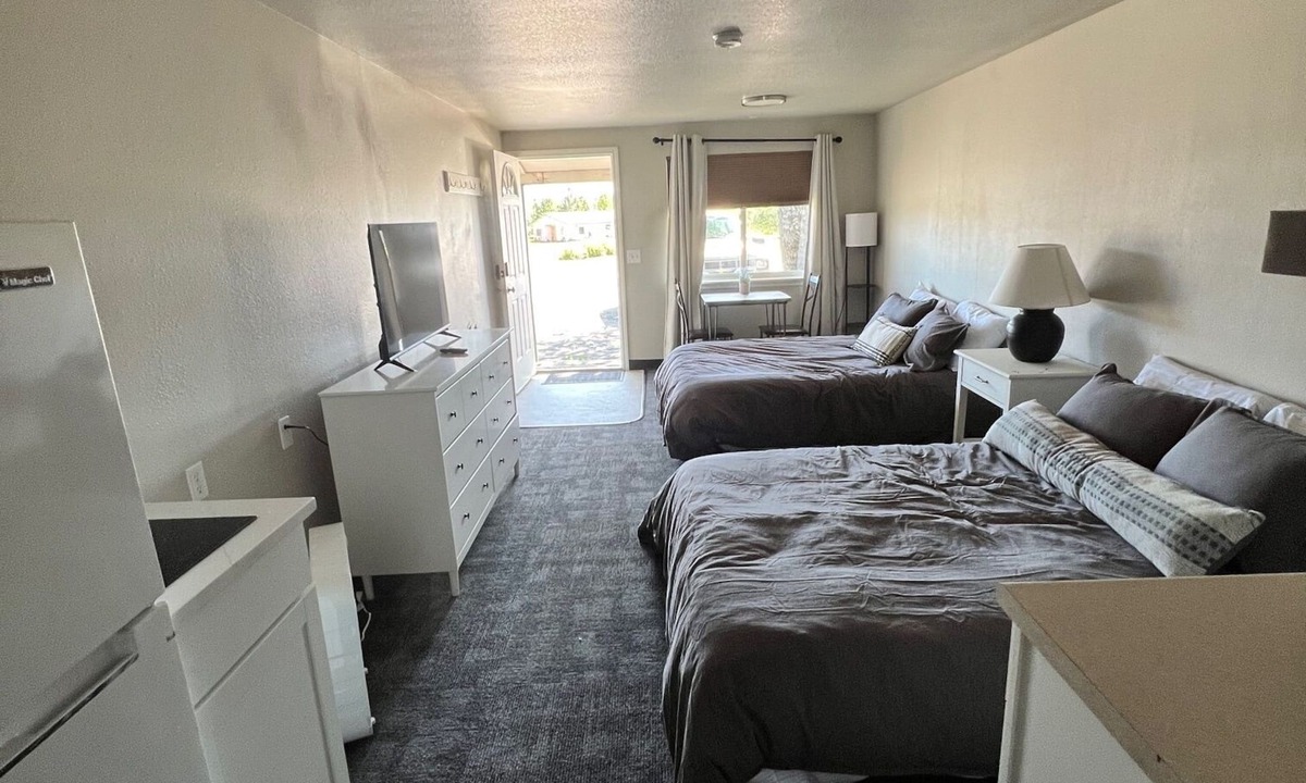 Anchor Point Hotel | Angry Salmon Inn, Room 9