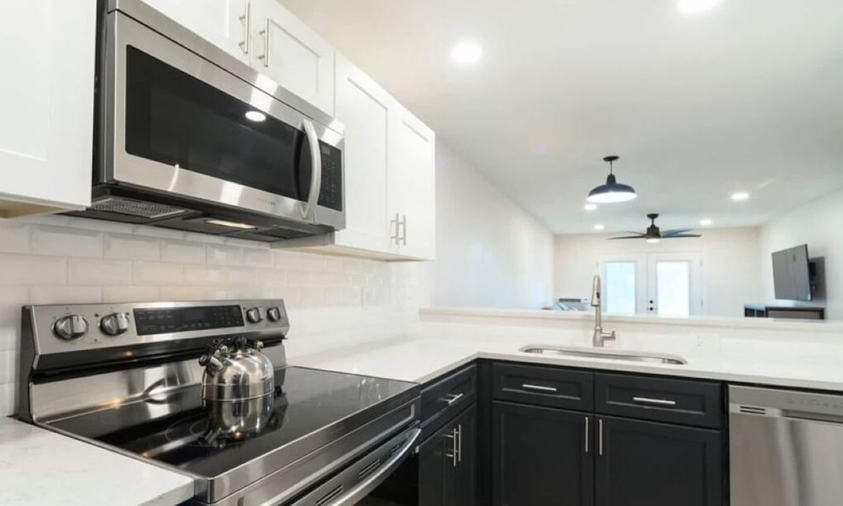 Steamboat Springs Condo | Aparthotel with Grab & Go Breakfast 1 mile from Gondola Shuttle to Slopes