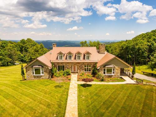 Boone House | Appalachian Mountain Lodge