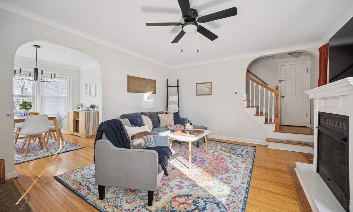 Ottawa House | Appealing 2br Cape Cod w/bonus rm & fiber Wi-Fi!