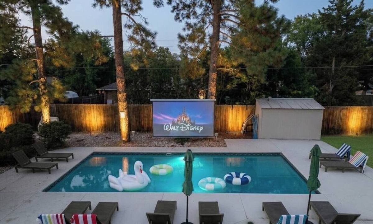Oak Park House | Arvada Family Retreat with all the amenities: pool, sauna, arcade, and much more