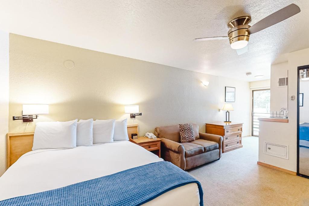 West End House | Aspen Mountain Lodge 210