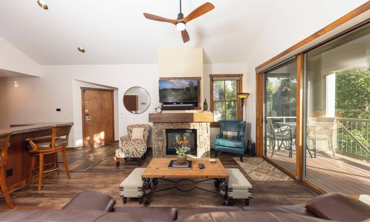 Historic District House | Aspen Trail Junction: Main St, Walk to Peak 9, Shared Pool & Hot Tub, Shuttle