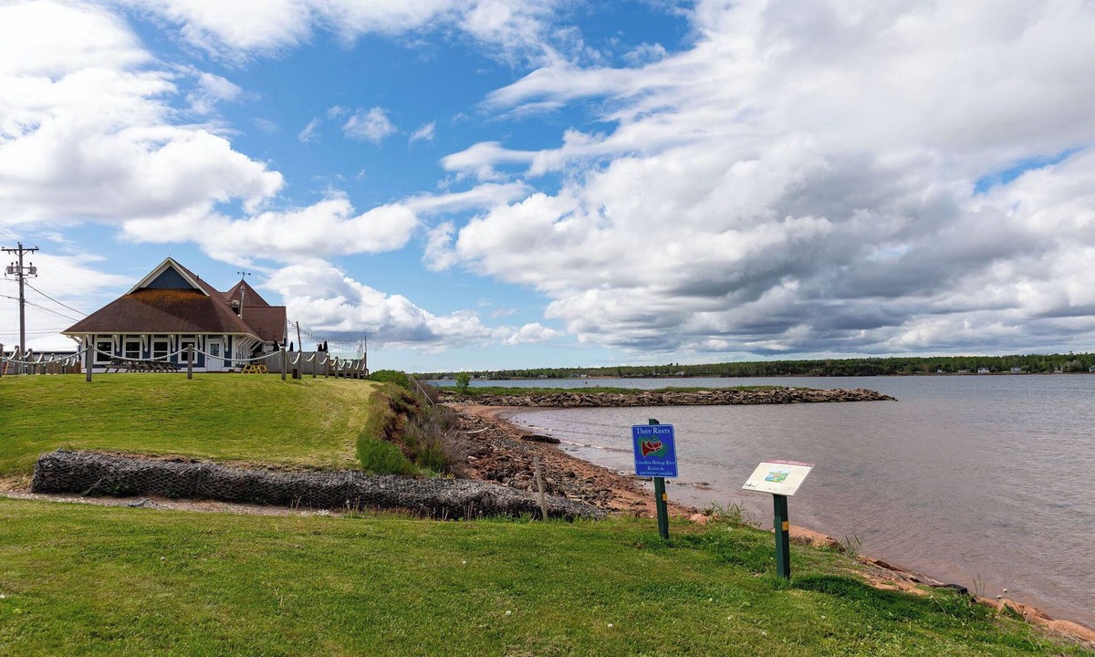 Georgetown House | Attention Clinicians, Golfers, & Thoughtful Travelers