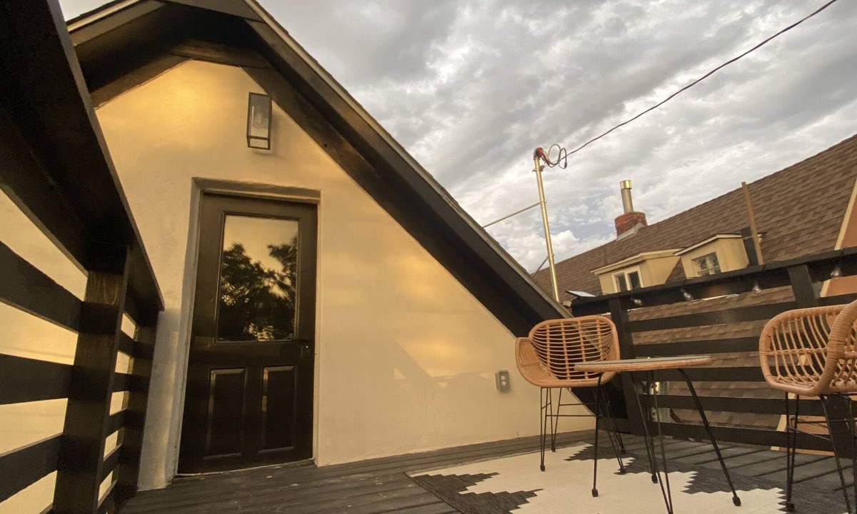 Curtis Park House | Attic apartment in RiNo/Five points. 5min away from Train station