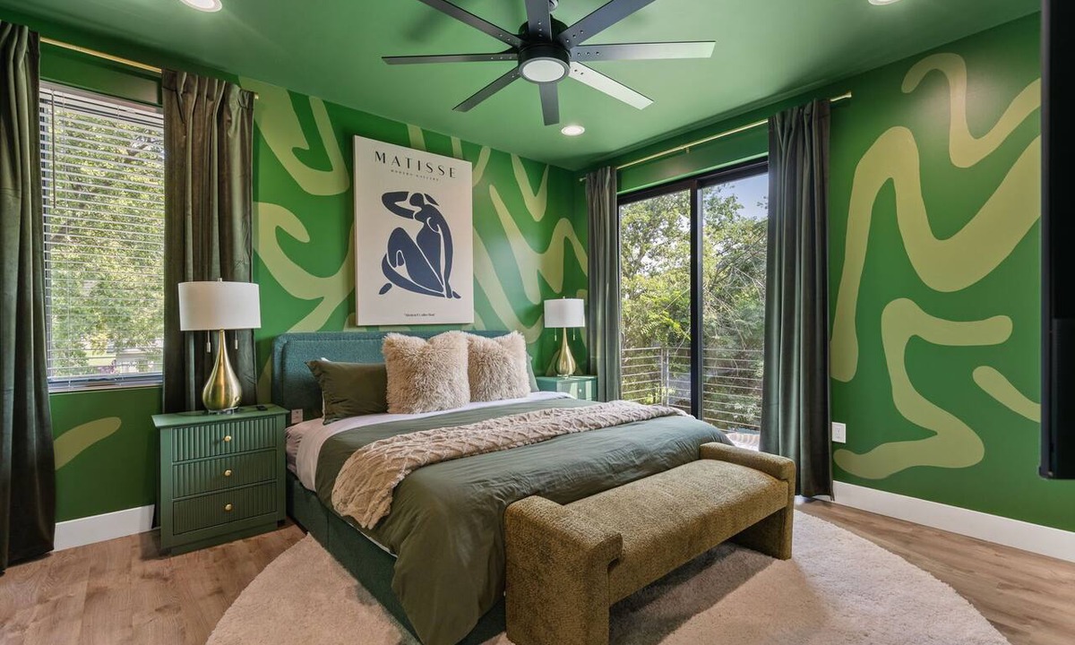 South Manchaca House | ATX 4BD Oasis w/Sauna, Cold Plunge, Beauty Bar