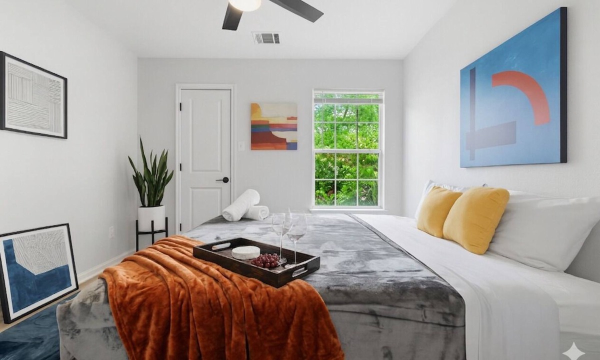 Central East Austin House | ATX summer at Modern Desert Cactus Home by Downtown and UT ❤️ Free Parking
