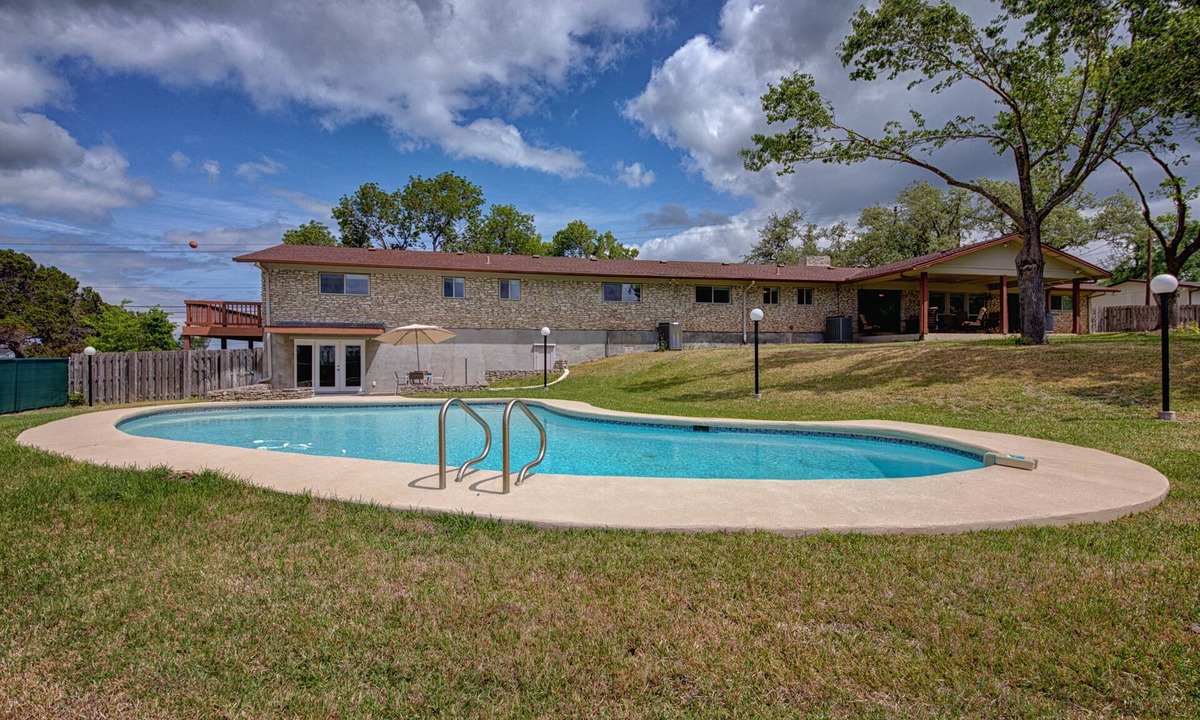East Oak Hill House | 🌵 Austin Escape with Private Pool, Ping Pong & Game Space | Roadrunner Retreat