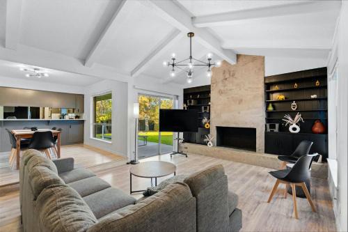 Barton Hills House | Austin Retreat with Private Pool l Mins to Downtown