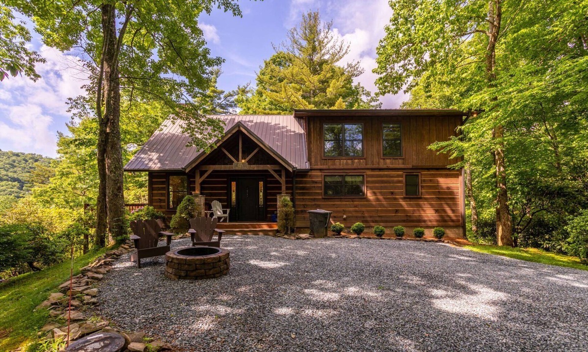 Boone Cabin | Azalea Hill - Mountain Views, Hot Tub, Pool Table, Ping Pong