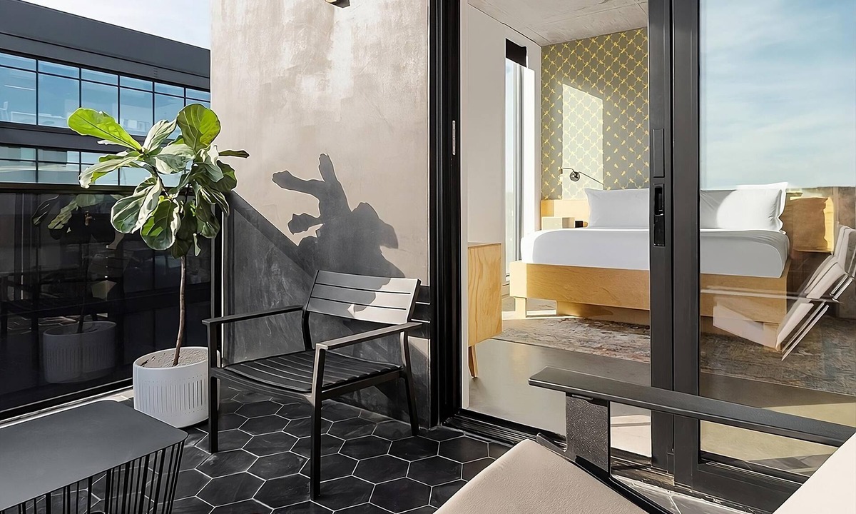 East Cesar Chavez Hotel | Balcony Room at Arrive Austin, City Views, Pets Are Welcome!
