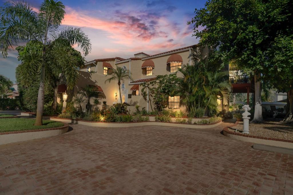Venice Hotel | Banyan House Vacation Rentals