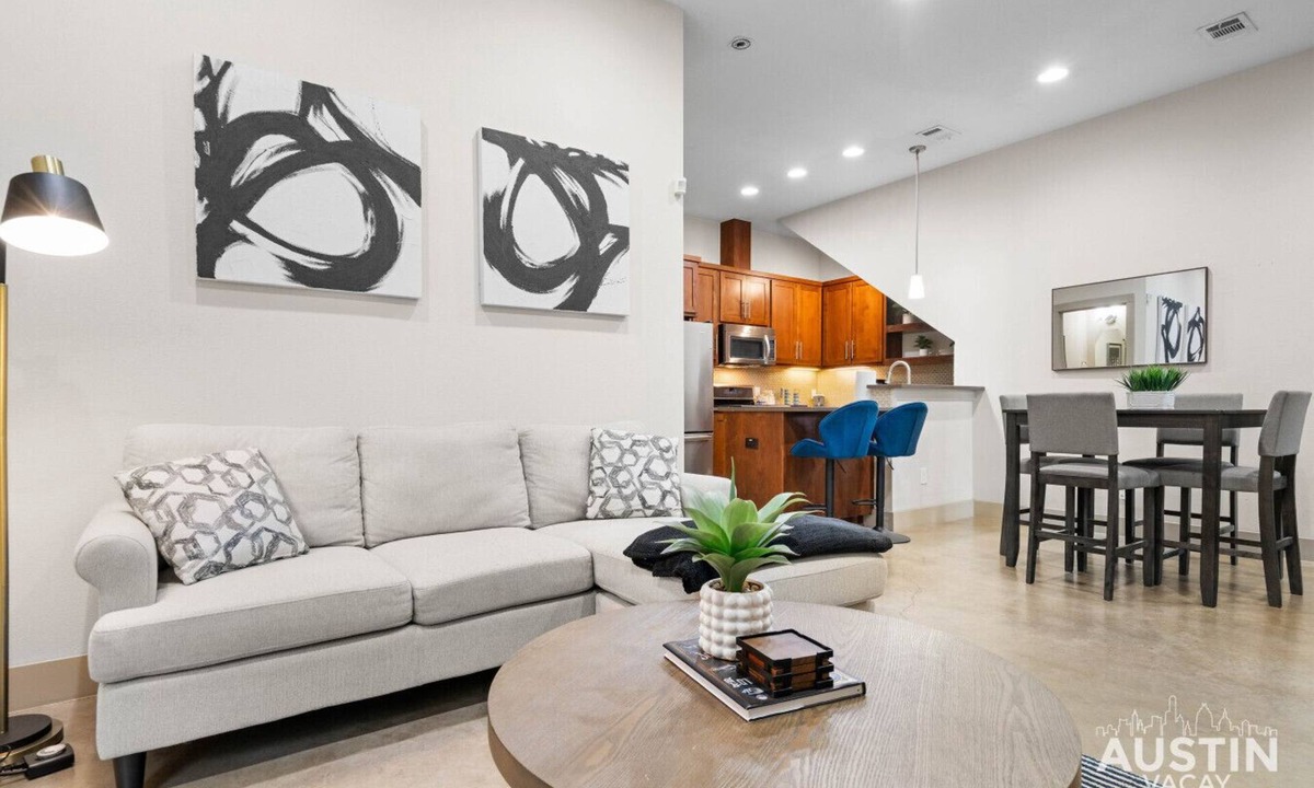 Galindo Villa | Barton Springs & SoCo Ease Bright Family Home w Yard, Garage & Workspace