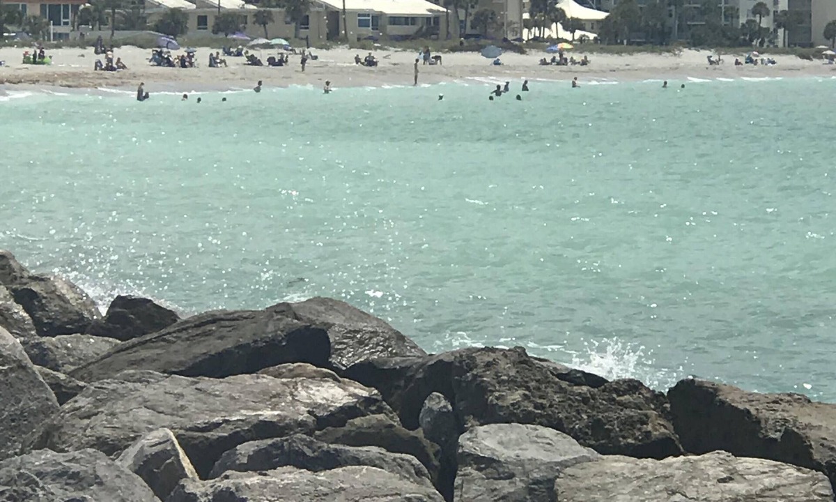 Venice Condo | Beach Front Condo, Venice, Florida. 2 bedroom, 2 bath, heated pool.