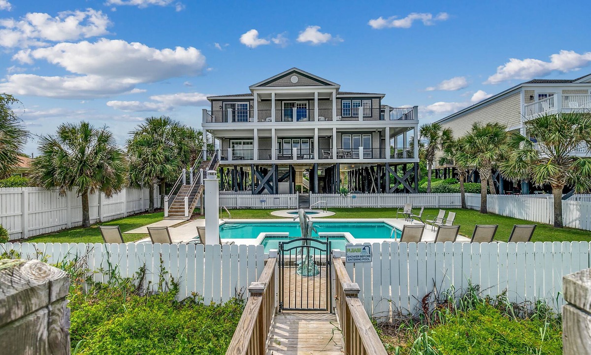Long Bay Estates House | 🌴🌞Beachfront 7BR Home w/Stunning Views | Private Pool + Hot Tub | Atlantis