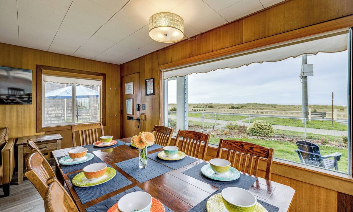 Seaside Cottage | Beachfront Cottage on Seaside Promenade w/Hot Tub