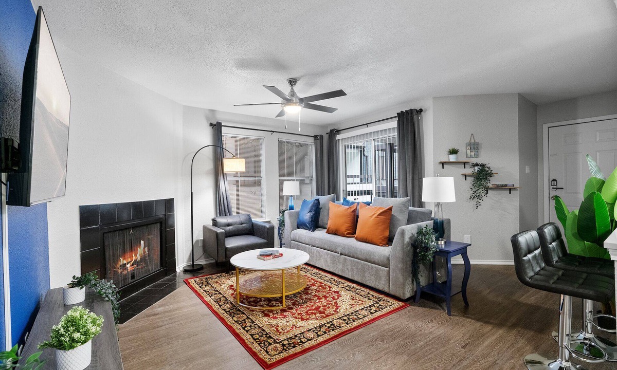 University Hills and Windsor Park Apartment | Beautiful 2BD/1BA in University Hills 11kb