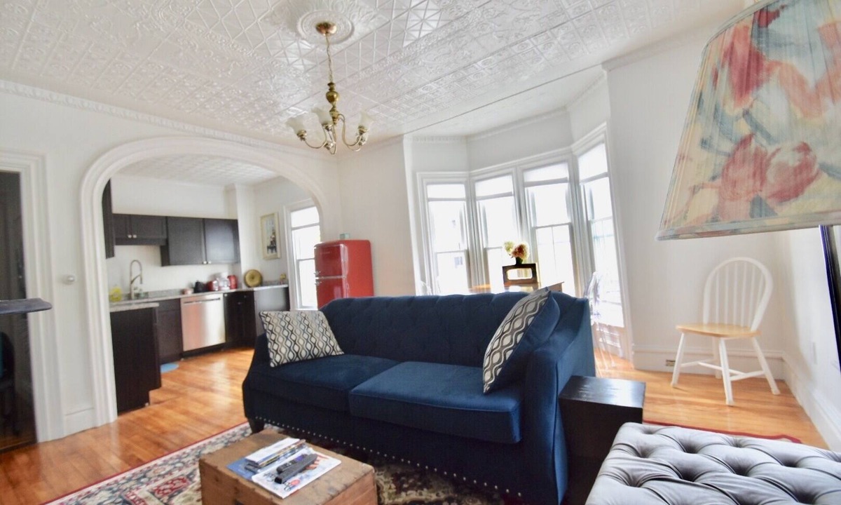 Brunswick Apartment | Beautiful Delightful 3BR Downtown Brunswick All King Beds