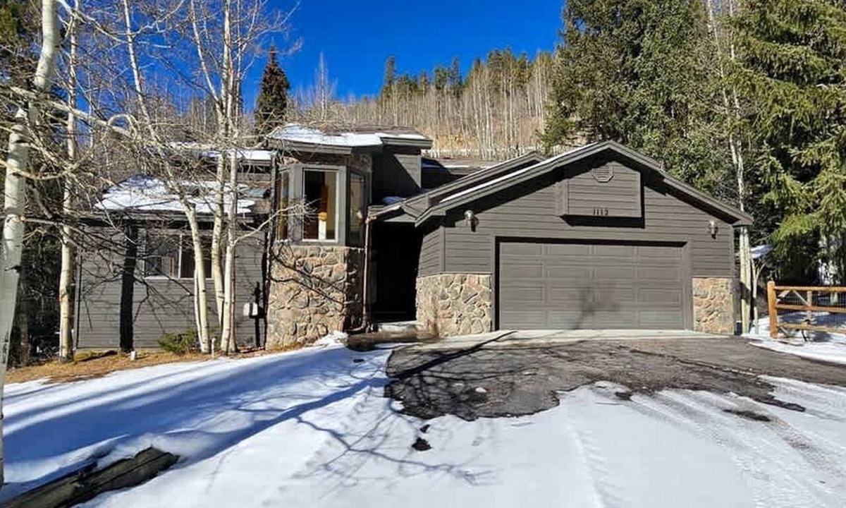 Baldy Mountain House | Beautiful Vacation Rental with Creek Running Through the Property for a Relaxing Getaway in Nature in Breckenridge, Colorado