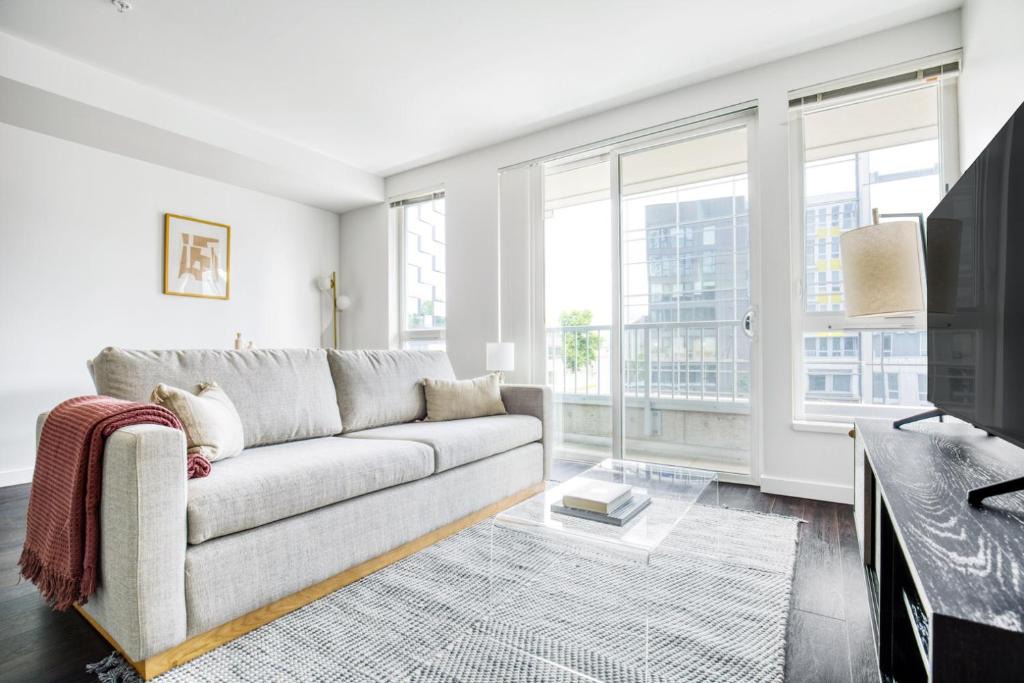 Wilburton Apartment | Bellevue 1BR w BBQ Gym WD nr Spring District SEA-145