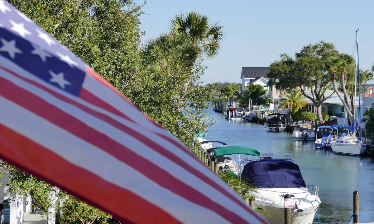 Venice Condo | Best Pool On the Gulf , Great View, Steps to the Crow's Nest Jan&April 2027 OPEN
