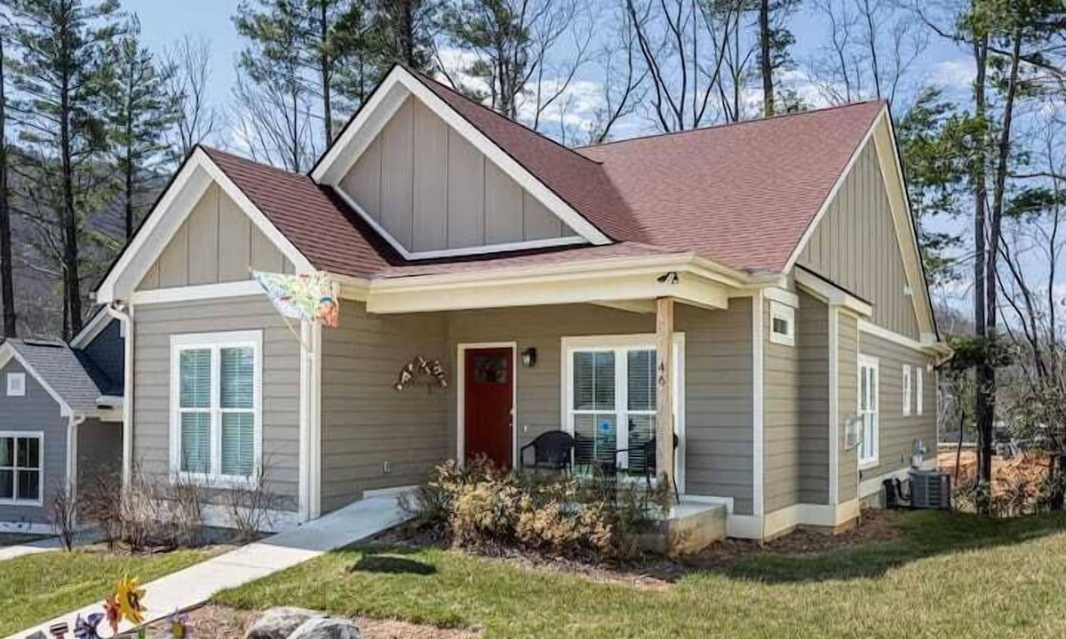 Fairview House | Birds Nest | 3BR/2BA dog-friendly mountain home in Fairview, NC