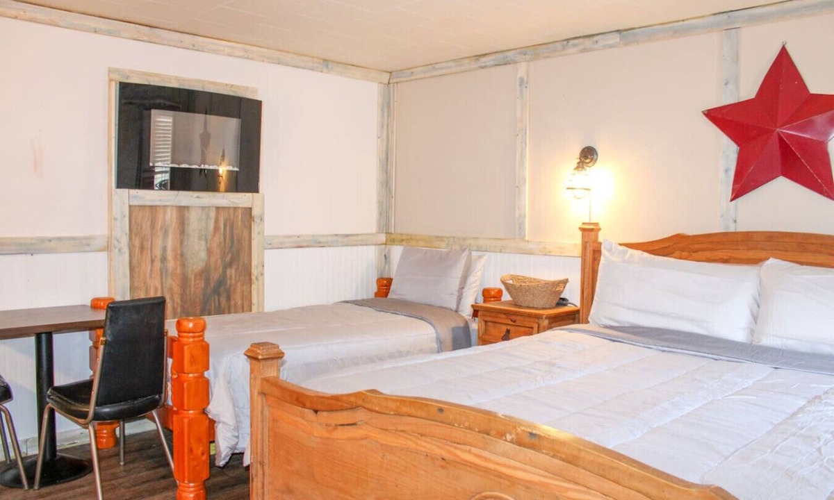 Howard Bed & Breakfast | Black Bear Lodge 4