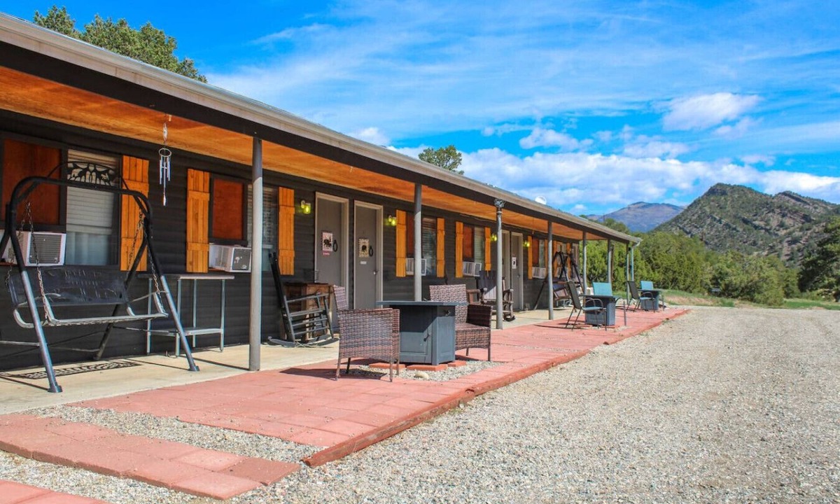 Howard Bed & Breakfast | Black Bear Lodge 5
