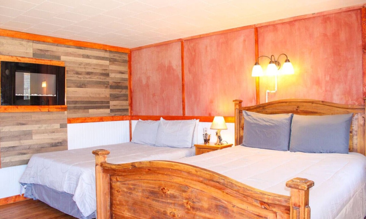 Howard Bed & Breakfast | Black Bear Lodge 6