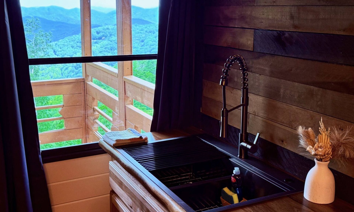 Laurel Ridge Cabin | Black Mtn Stomping Ground's Falcon's Perch with Long-Range Views