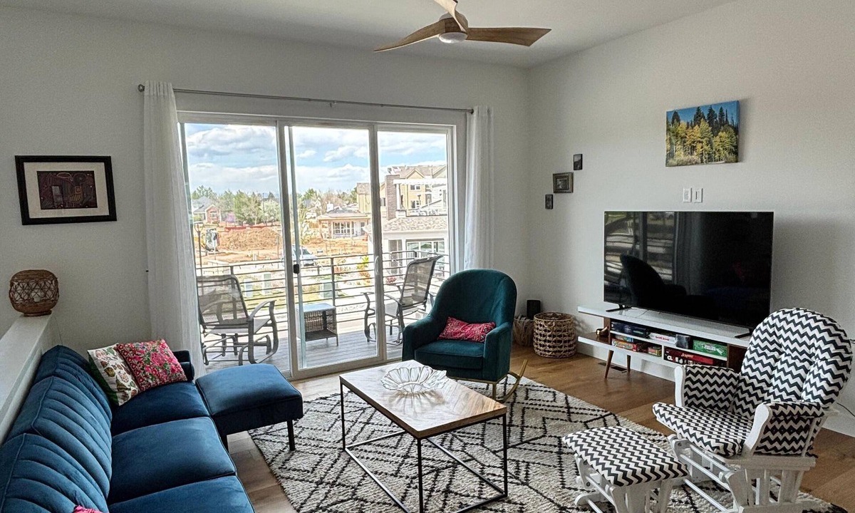 Windsor House | Blue Home by the Lake