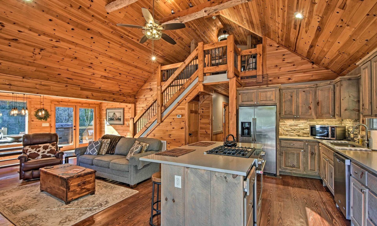 Cashes Valley Cottage | Blue Ridge Mtns Creekside Cabin w/Hot Tub + Pier!