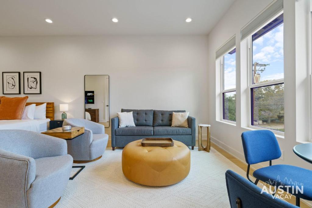 Lakeland Park Apartment | Brand New Studio Apt w King Bed Kitchenette in Steiner Ranch by Austin Vacay