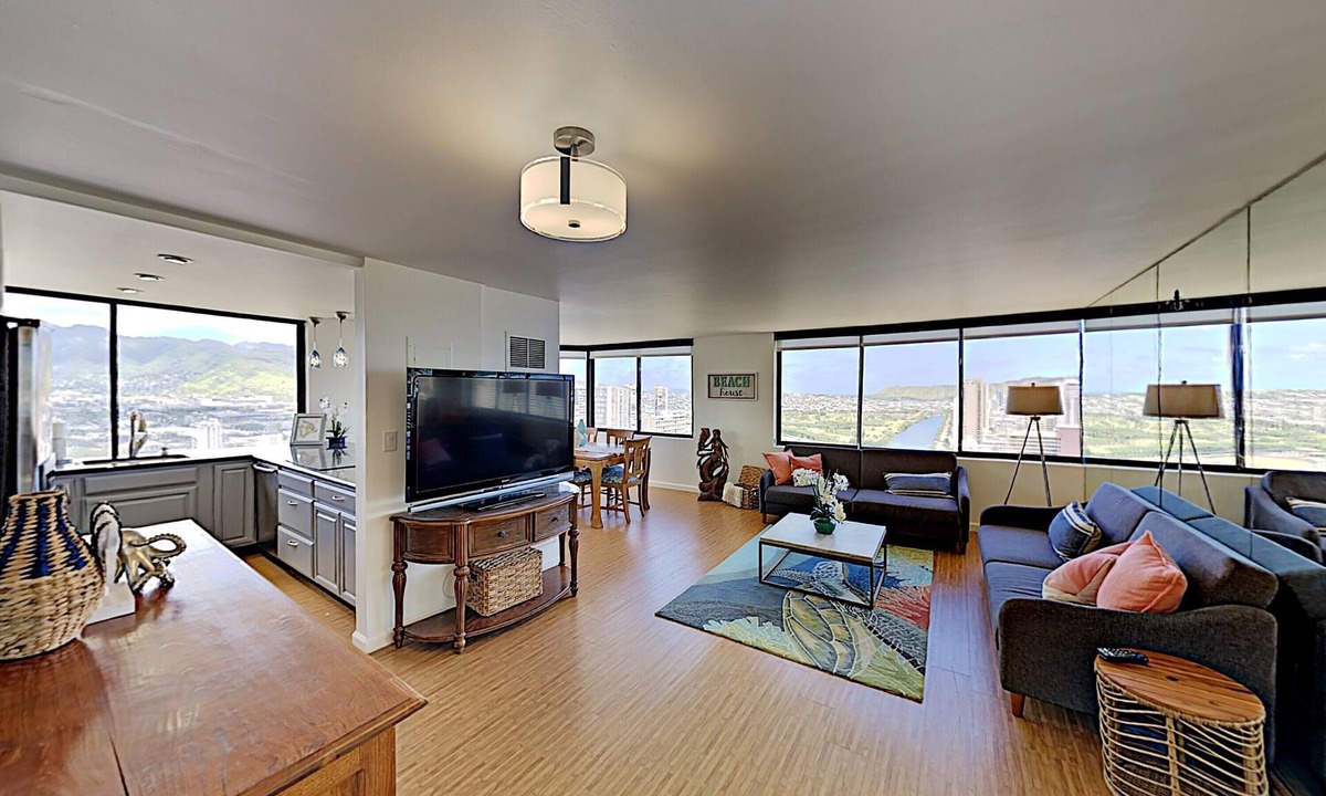 McCully - Moiliili Condo | Breathtaking Hawaiian Monarch 2-Bedroom Penthouse