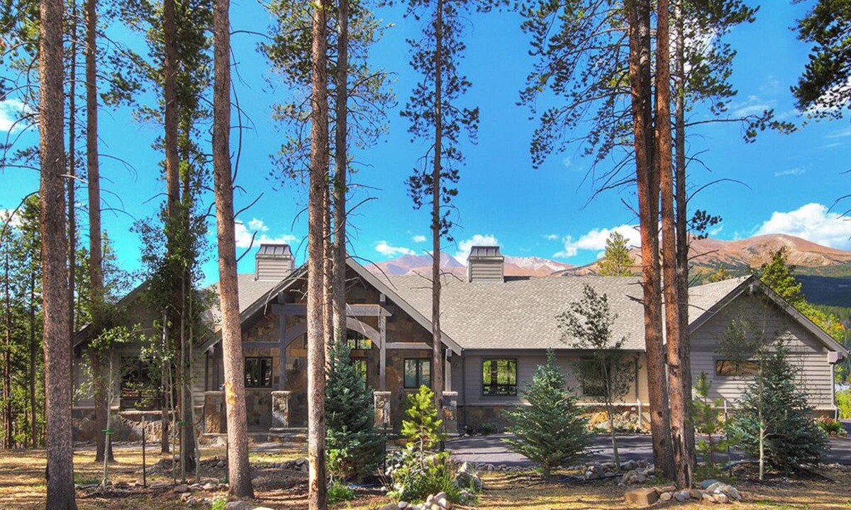 The Highlands House | Breck Escape, Spacious 6BR mountain retreat in Breckenridge!