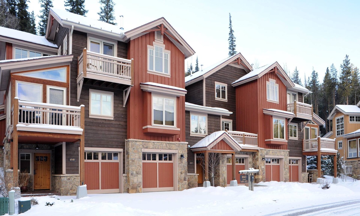 Keystone Condo | Bright 2 Bedroom Premier Townhouse with Fireplace!