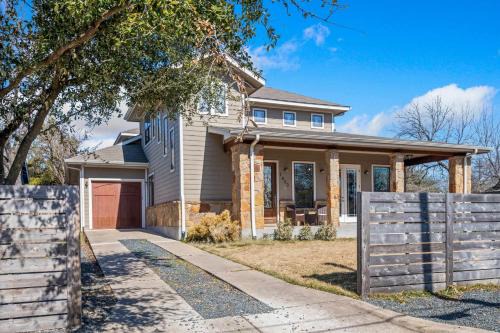 Central East Austin House | Bright 3BR Home - East ATX - Cowboy Pool - Near UT