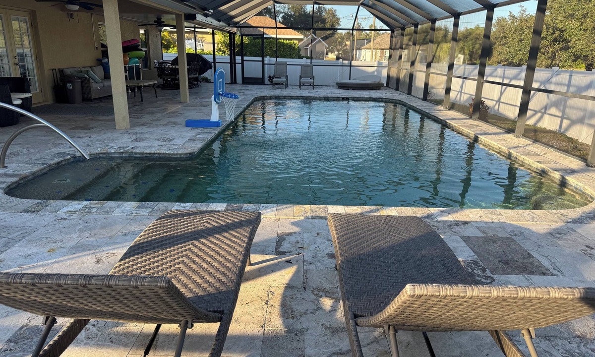 North Port House | ☀️ Bright & Cheerful 4 Bedroom Home with a Pool sleeps 10💦